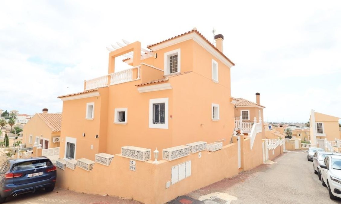 Revente - Villa -
San Miguel de Salinas - Inland