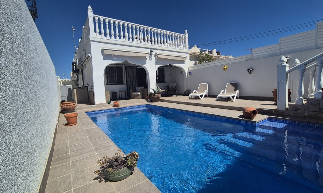 Revente - Villa / Jumelée -
Villamartin - Costa Blanca