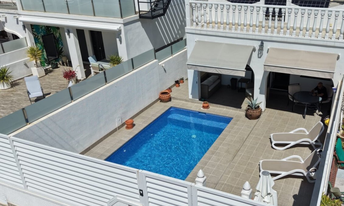 Revente - Villa / Jumelée -
Villamartin - Costa Blanca