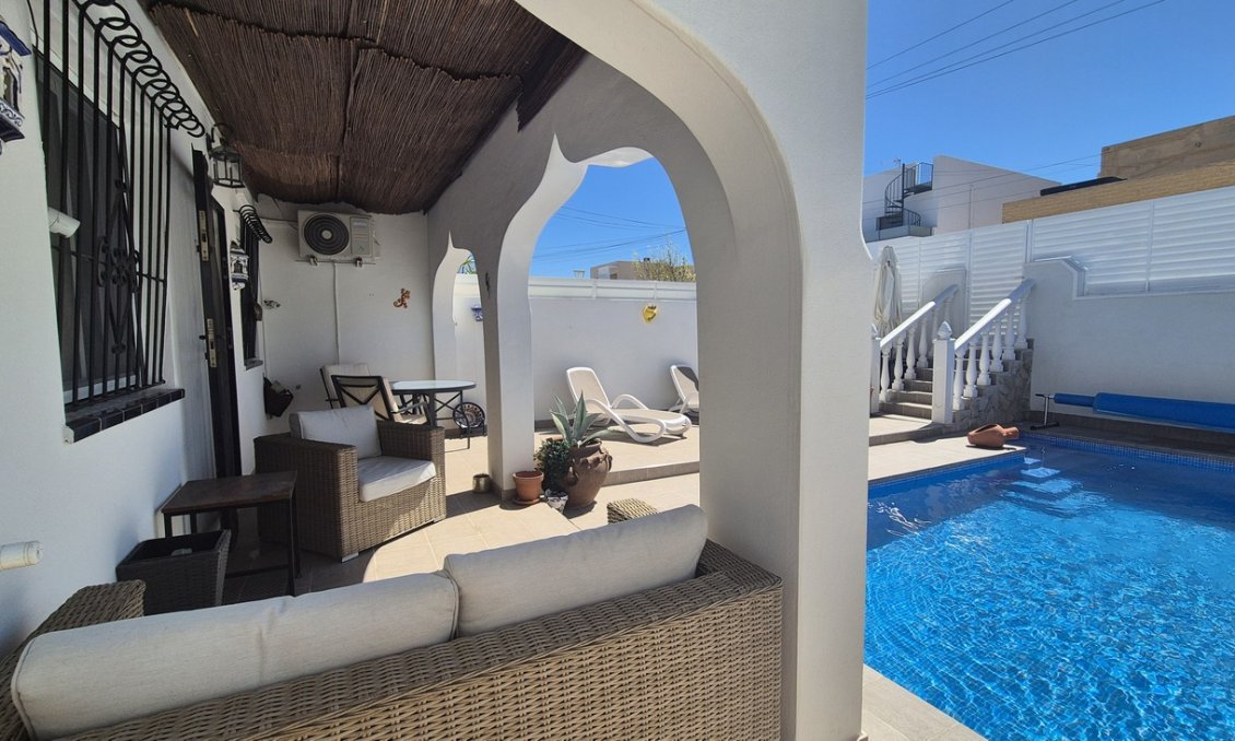 Revente - Villa / Jumelée -
Villamartin - Costa Blanca