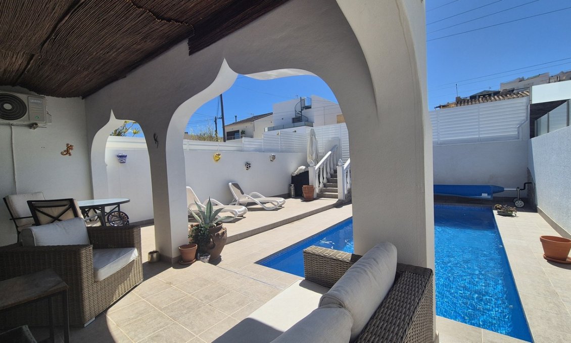 Revente - Villa / Jumelée -
Villamartin - Costa Blanca