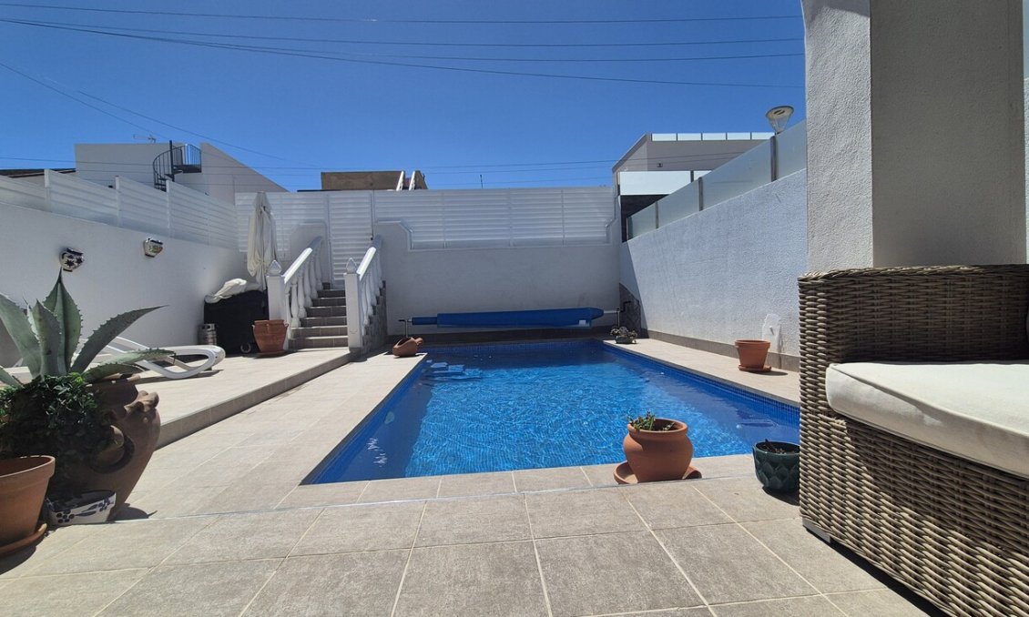 Revente - Villa / Jumelée -
Villamartin - Costa Blanca