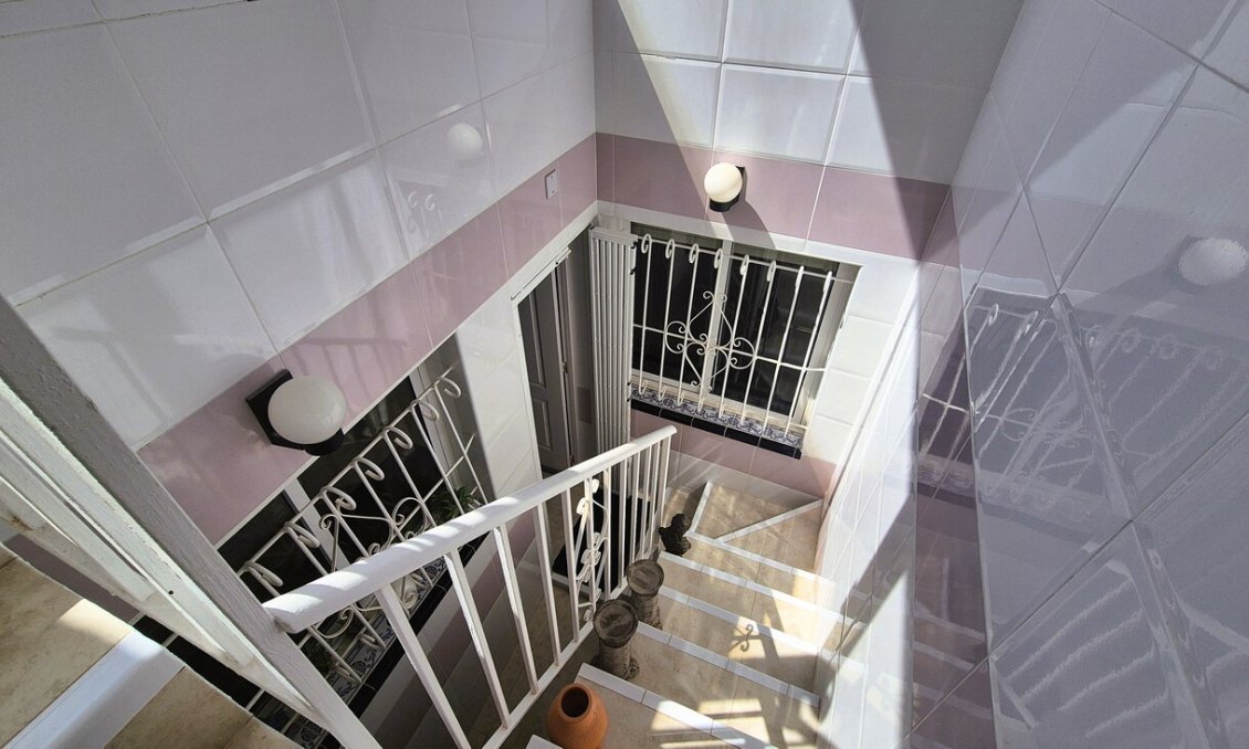 Revente - Villa / Jumelée -
Villamartin - Costa Blanca