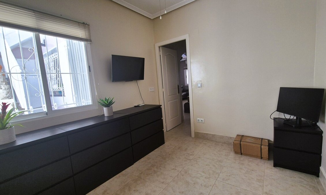 Revente - Villa / Jumelée -
Villamartin - Costa Blanca