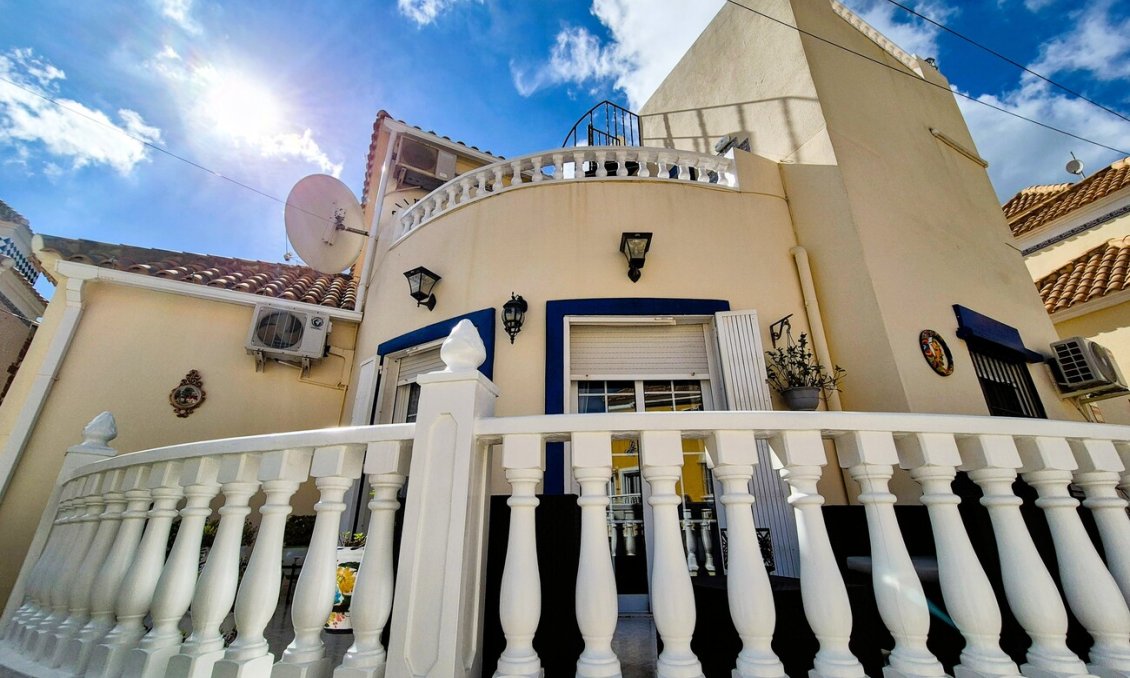 Revente - Villa -
Villamartin - Costa Blanca