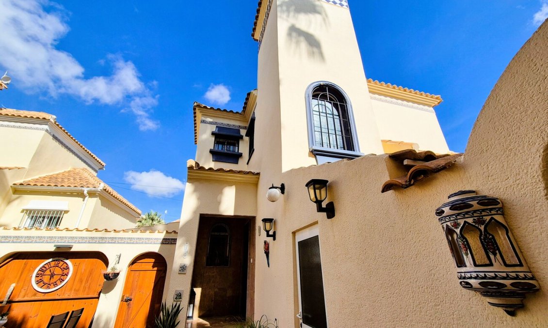Revente - Villa -
Villamartin - Costa Blanca