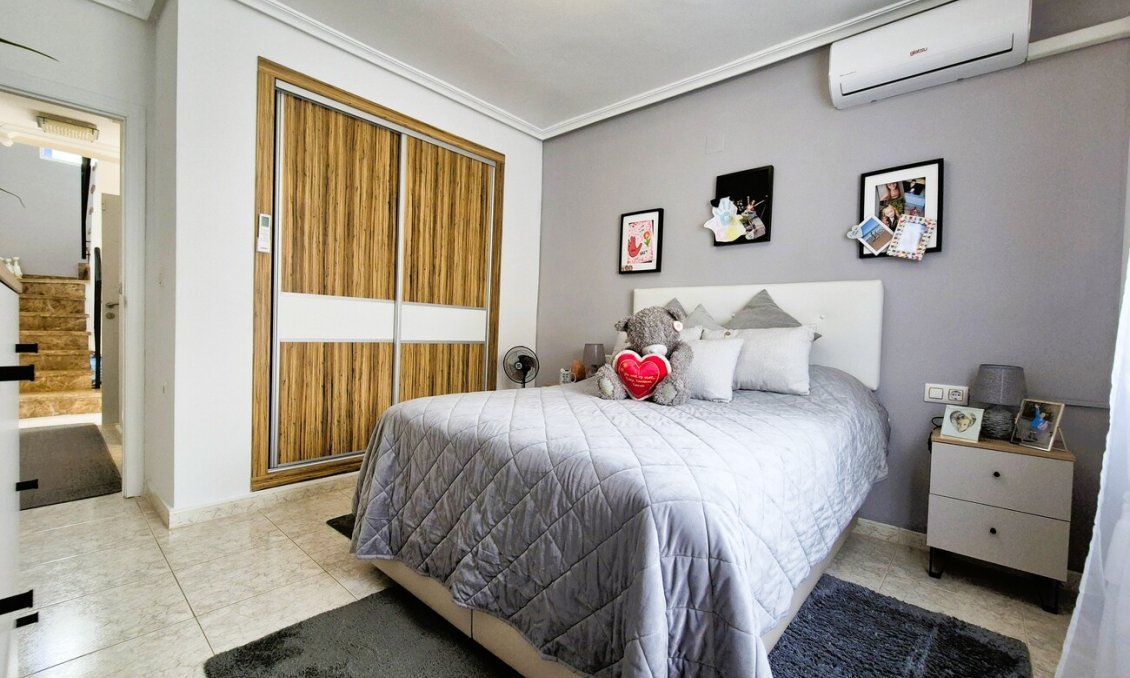 Revente - Villa -
Villamartin - Costa Blanca