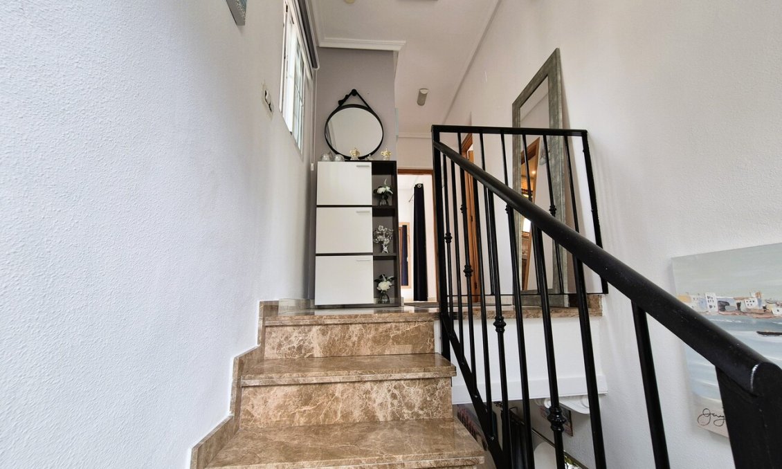 Revente - Villa -
Villamartin - Costa Blanca