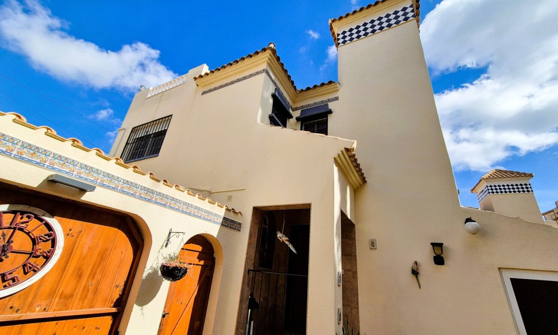 Revente - Villa -
Villamartin - Costa Blanca