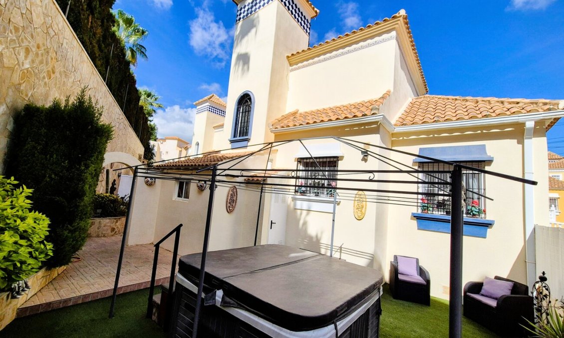 Revente - Villa -
Villamartin - Costa Blanca