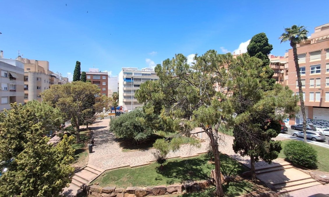 Resale - Apartment -
Torrevieja - Centro