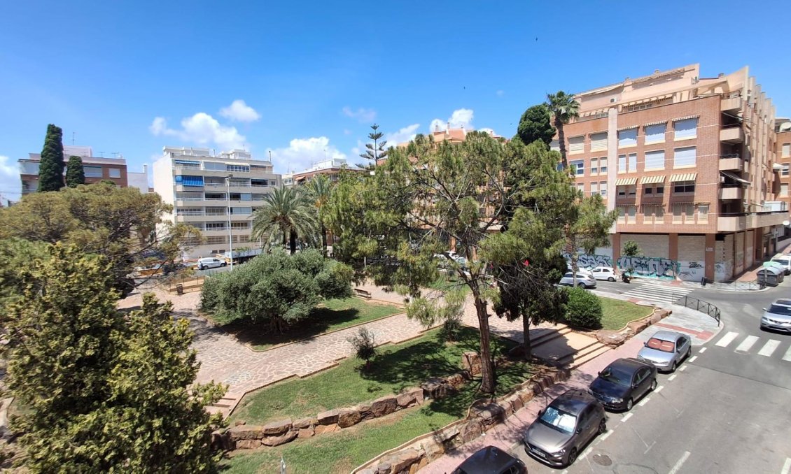 Resale - Apartment -
Torrevieja - Centro