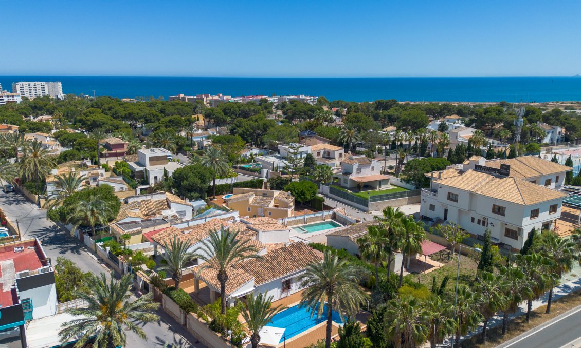 Revente - Villa -
Orihuela Costa - Costa Blanca