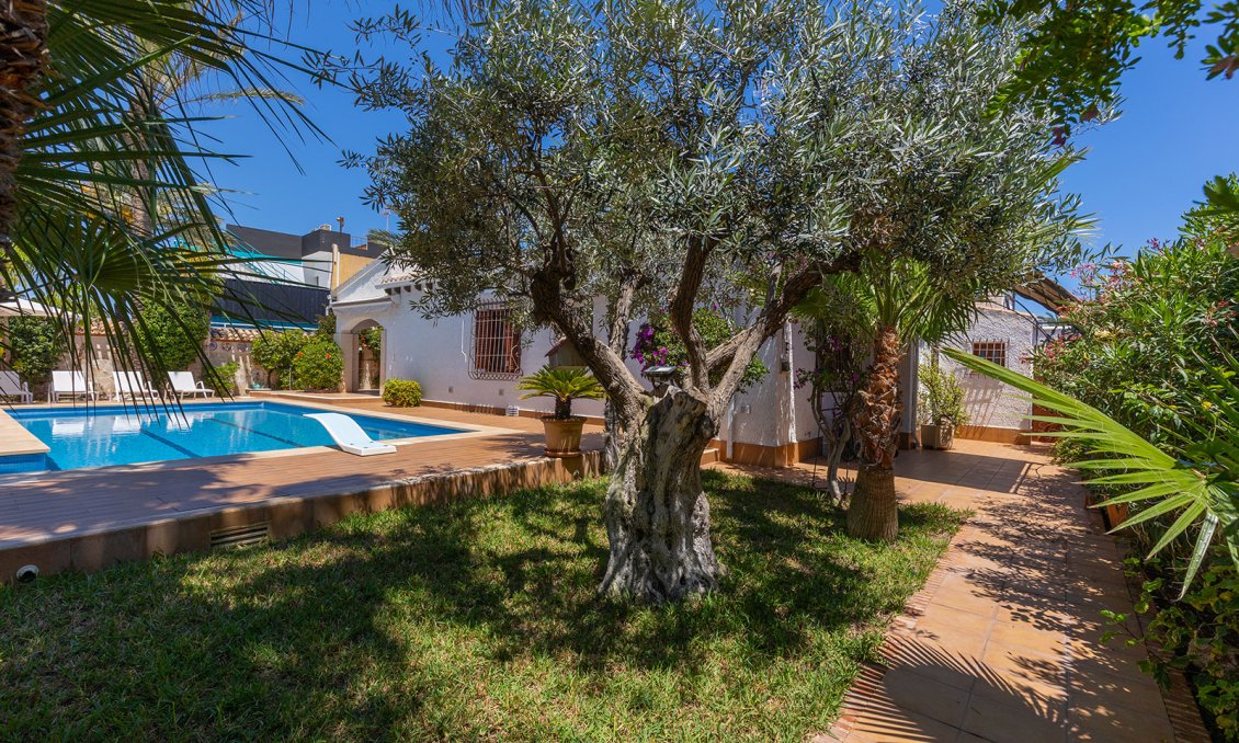 Revente - Villa -
Orihuela Costa - Costa Blanca