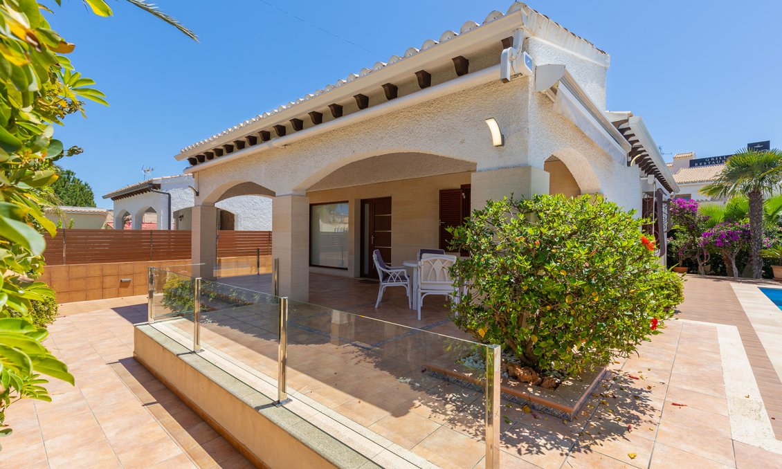 Revente - Villa -
Orihuela Costa - Costa Blanca