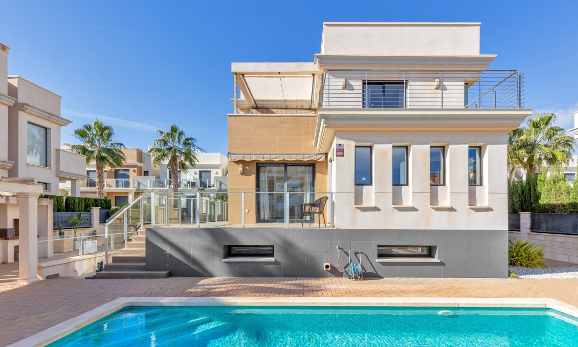 Resale - Villa -
Orihuela Costa - Costa Blanca
