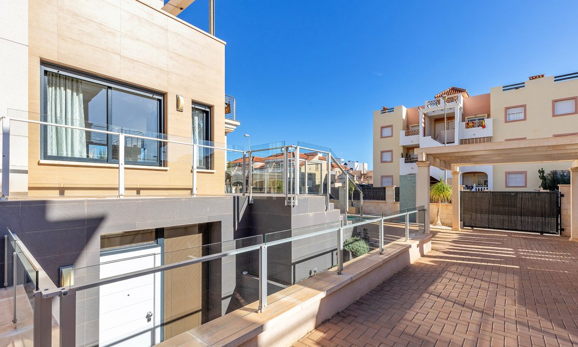 Segunda mano - Villa -
Orihuela Costa - Costa Blanca