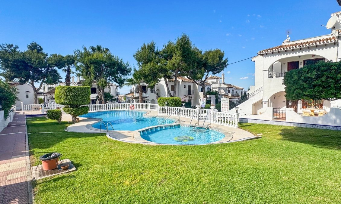 Resale - Bungalow -
Torrevieja - Costa Blanca