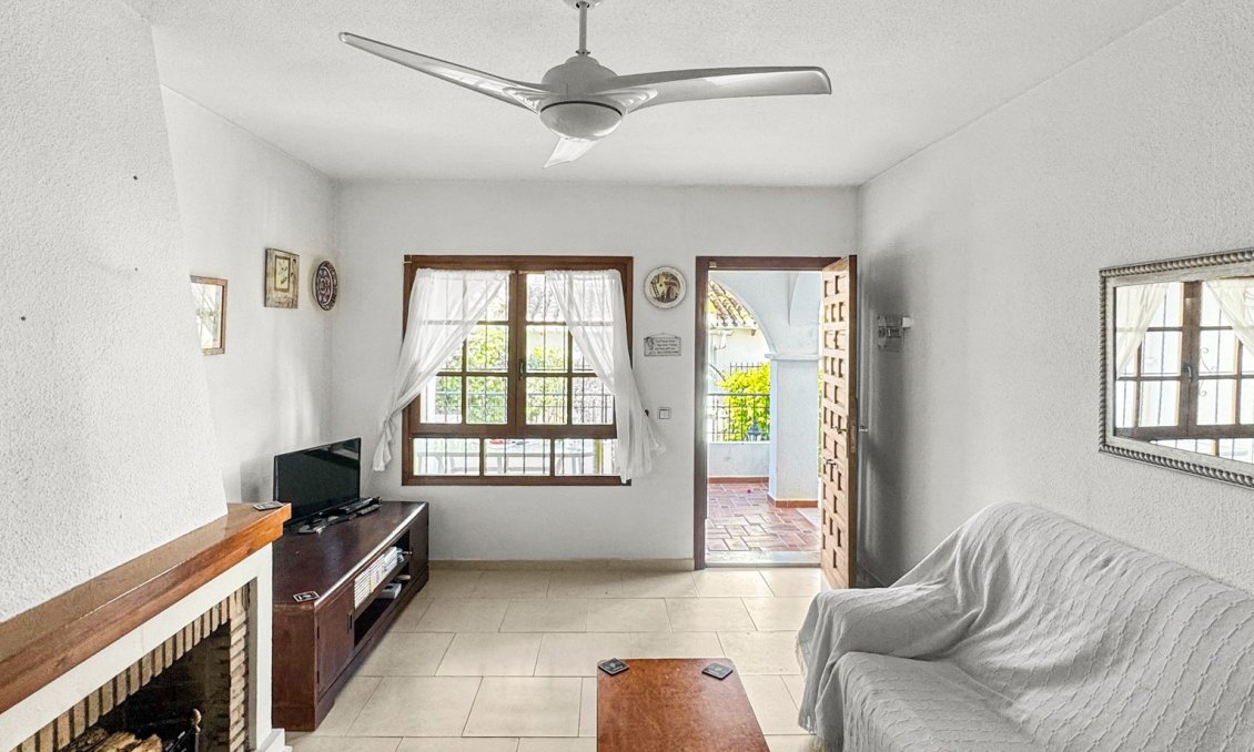 Resale - Bungalow -
Torrevieja - Costa Blanca