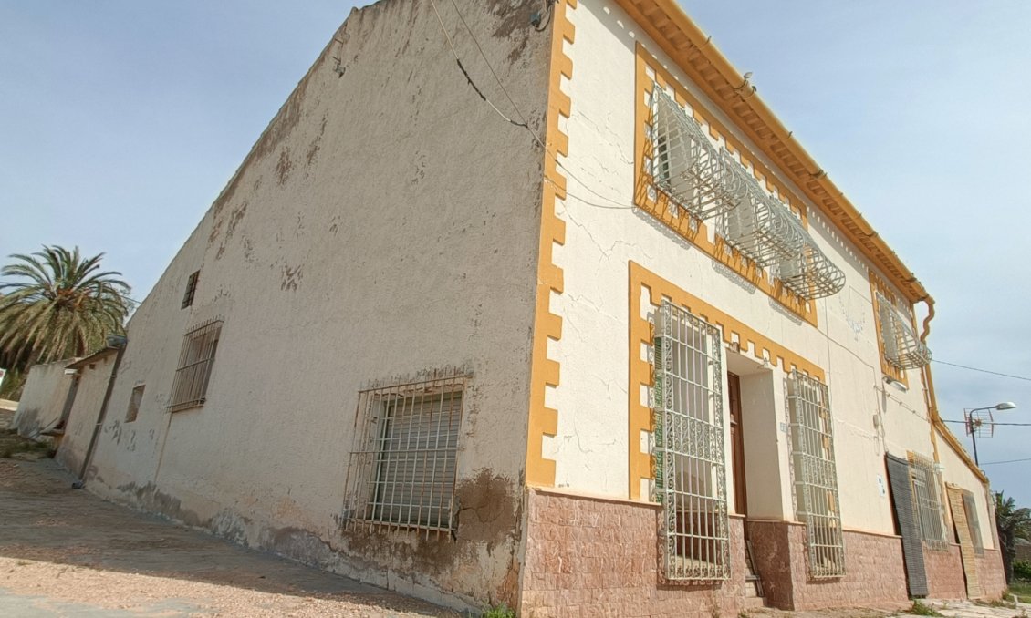 Segunda mano - Villa -
La Romana - Inland