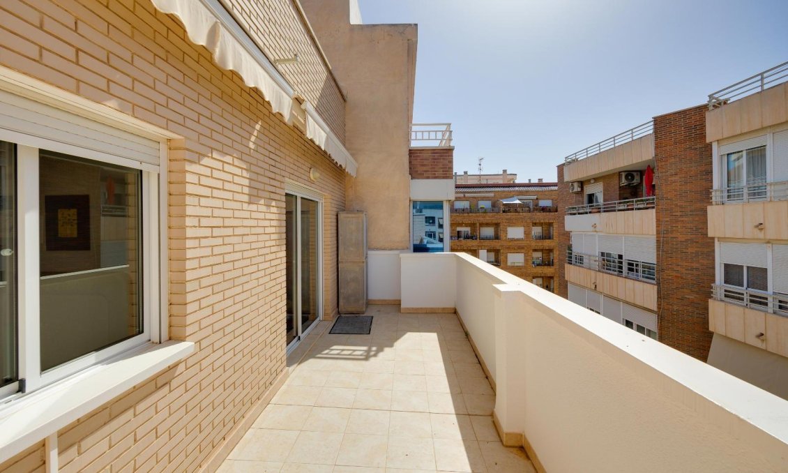 Használt Ingatlanok - Tetőtéri lakás -
Torrevieja