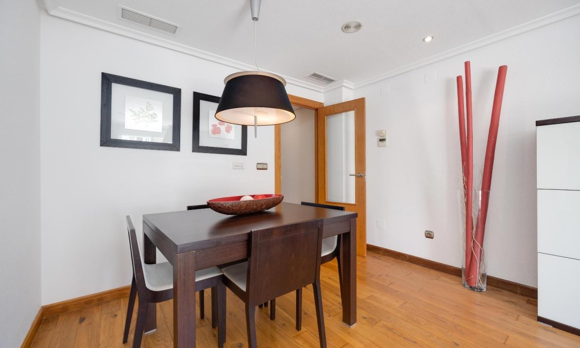 Használt Ingatlanok - Tetőtéri lakás -
Torrevieja