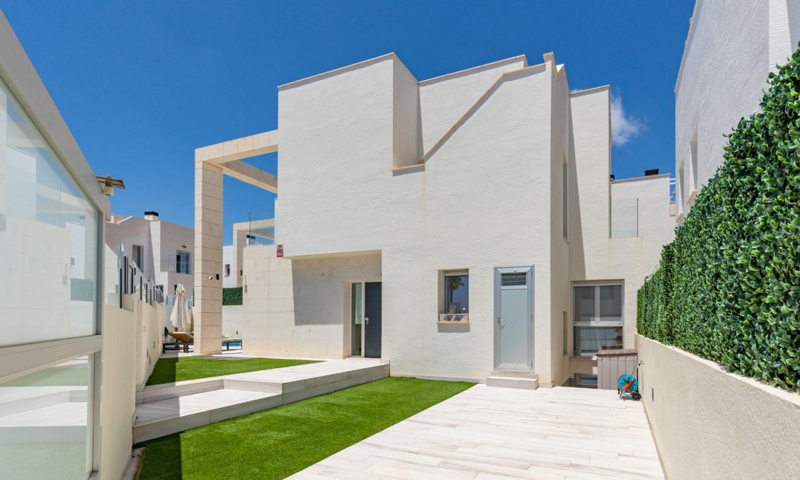 Resale - Villa -
Orihuela Costa - Lomas de Cabo Roig
