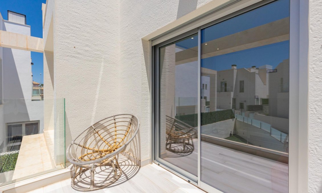 Resale - Villa -
Orihuela Costa - Lomas de Cabo Roig