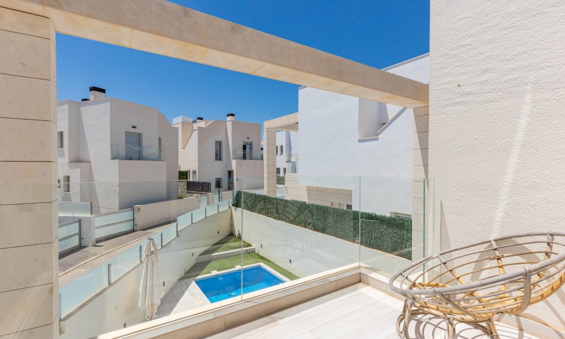 Resale - Villa -
Orihuela Costa - Lomas de Cabo Roig