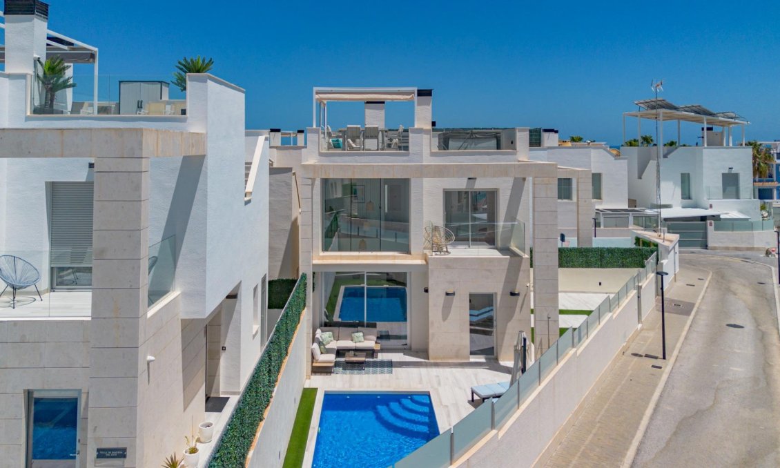 Resale - Villa -
Orihuela Costa - Lomas de Cabo Roig
