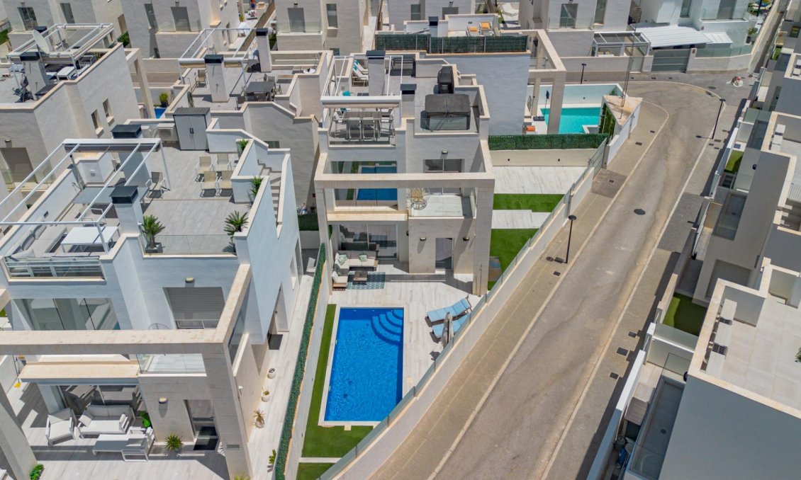 Resale - Villa -
Orihuela Costa - Lomas de Cabo Roig