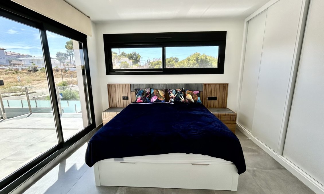 Wiederverkauf - Villa -
Villamartin - Costa Blanca