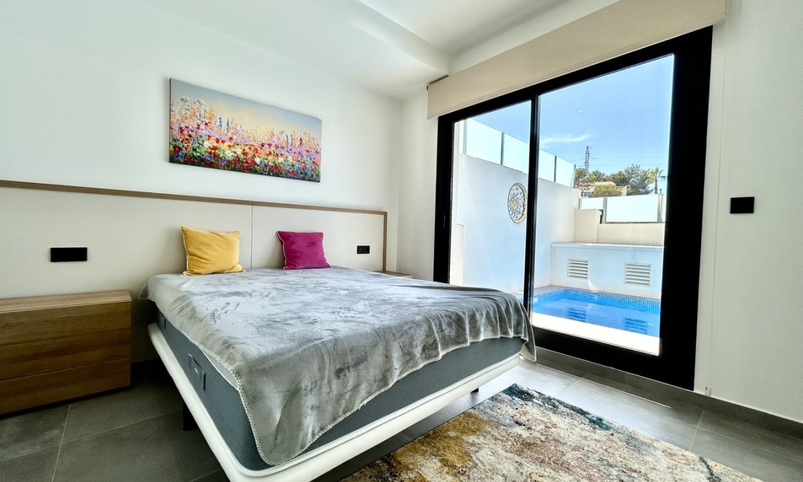 Wiederverkauf - Villa -
Villamartin - Costa Blanca