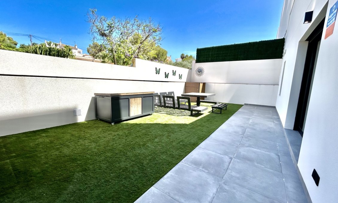 Wiederverkauf - Villa -
Villamartin - Costa Blanca