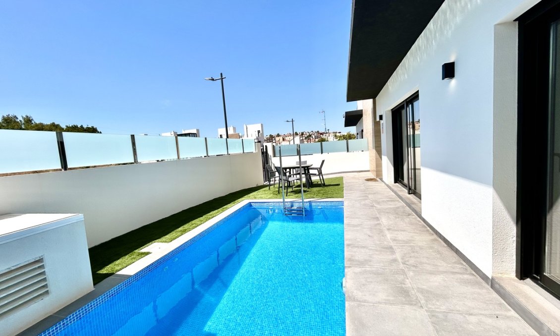 Wiederverkauf - Villa -
Villamartin - Costa Blanca