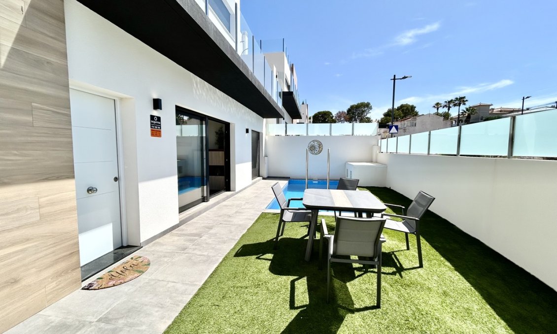 Wiederverkauf - Villa -
Villamartin - Costa Blanca