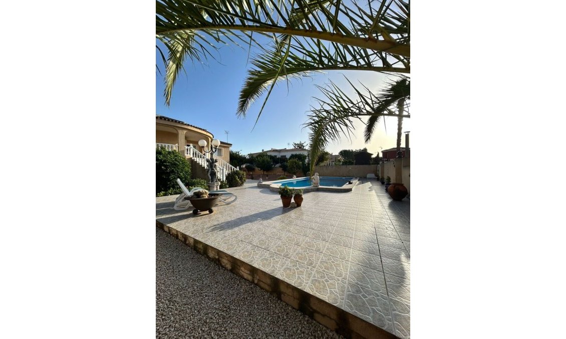 Resale - Villa -
Torrevieja - Aguas Nuevas