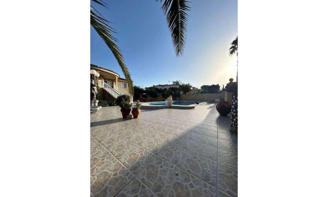 Resale - Villa -
Torrevieja - Aguas Nuevas