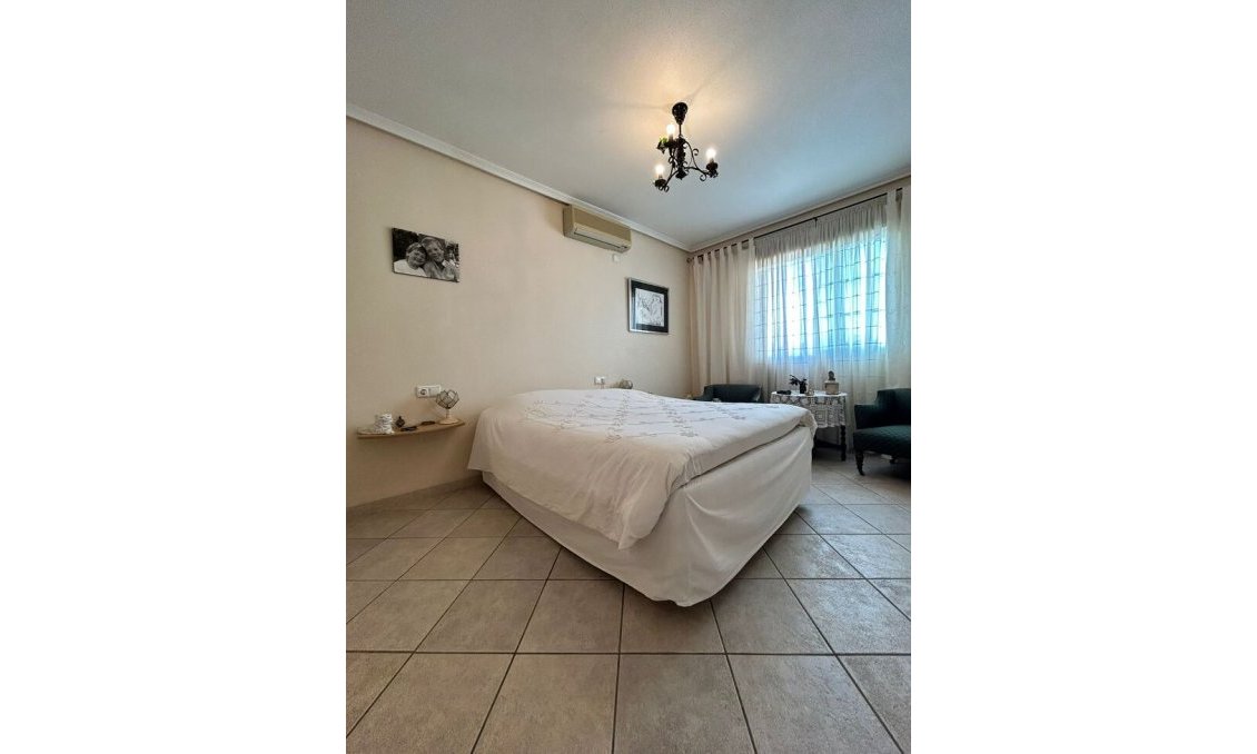 Resale - Villa -
Torrevieja - Aguas Nuevas