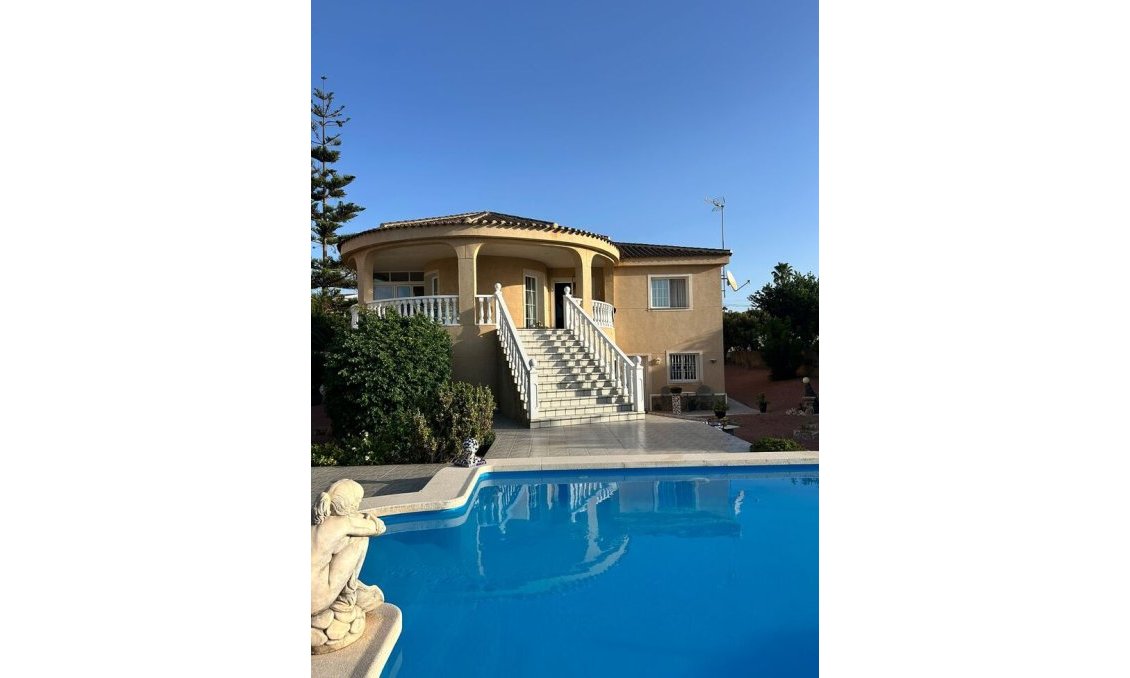 Resale - Villa -
Torrevieja - Aguas Nuevas