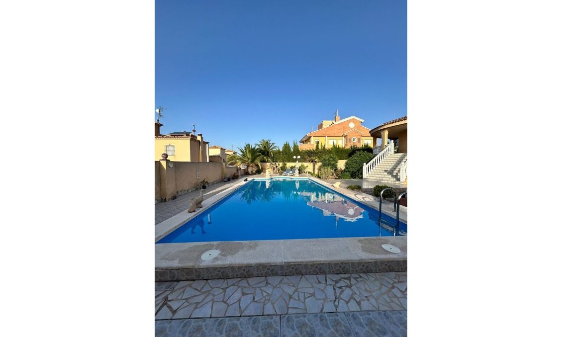 Resale - Villa -
Torrevieja - Aguas Nuevas