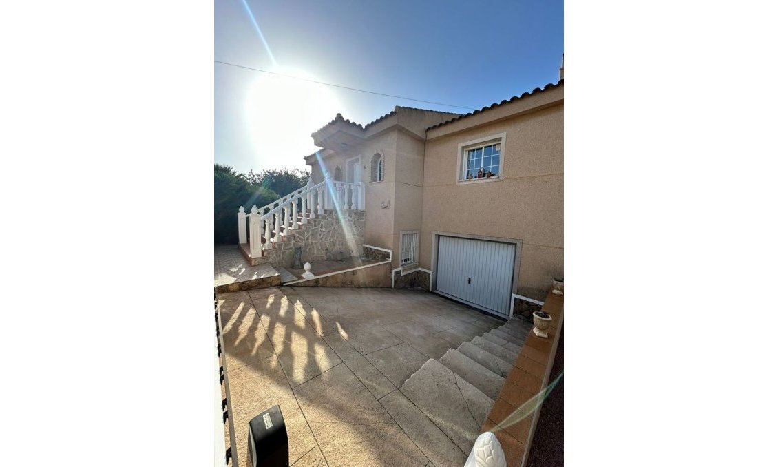 Resale - Villa -
Torrevieja - Aguas Nuevas