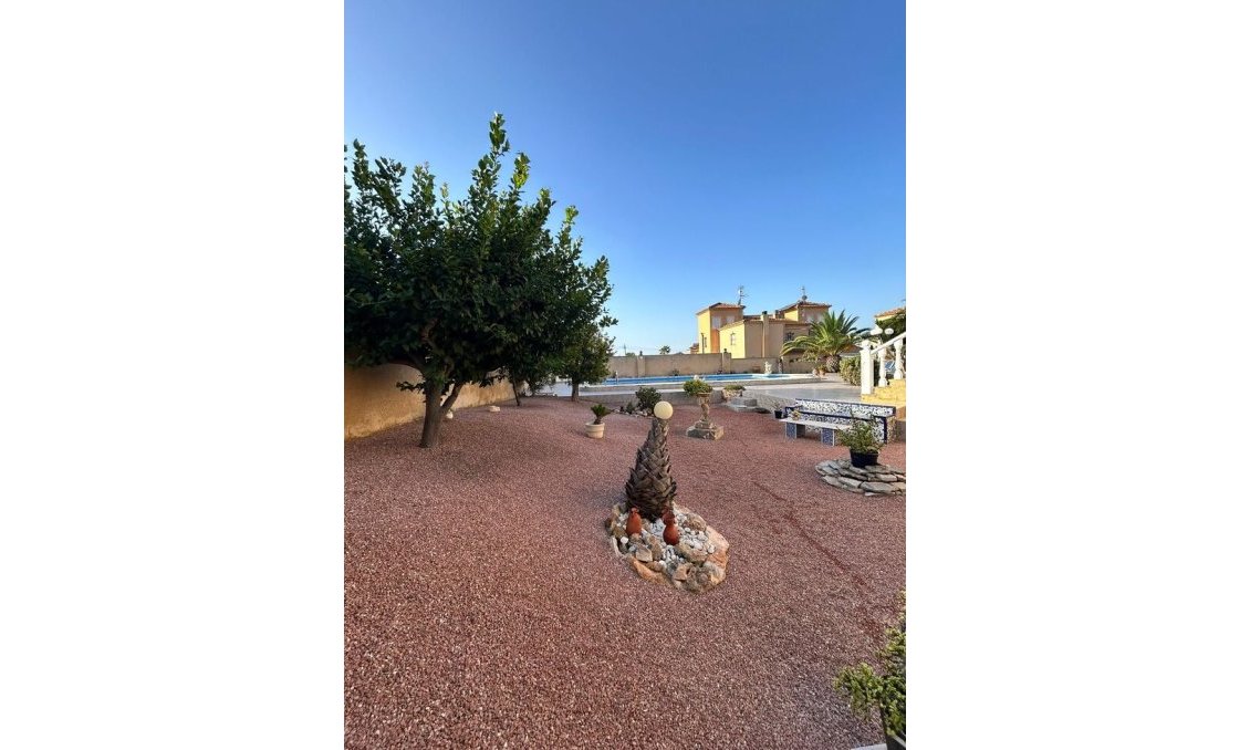 Resale - Villa -
Torrevieja - Aguas Nuevas