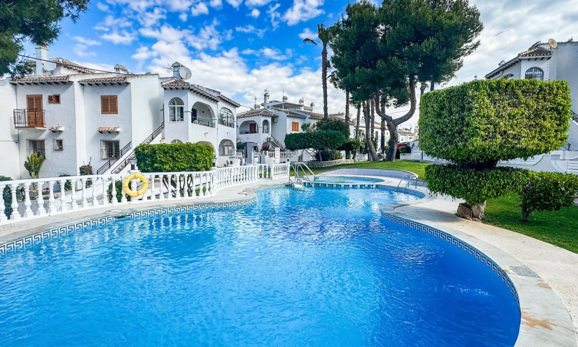 Resale - Bungalow -
Torrevieja - Costa Blanca