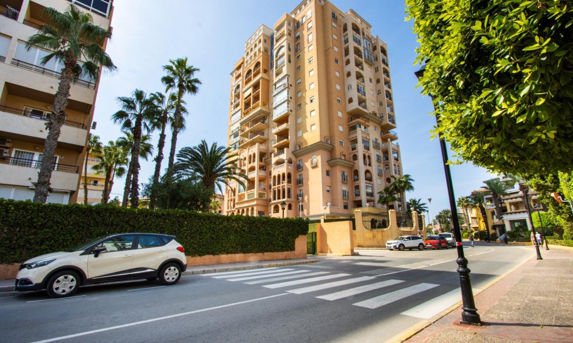 Segunda mano - Apartamento -
Torrevieja - Los Frutales