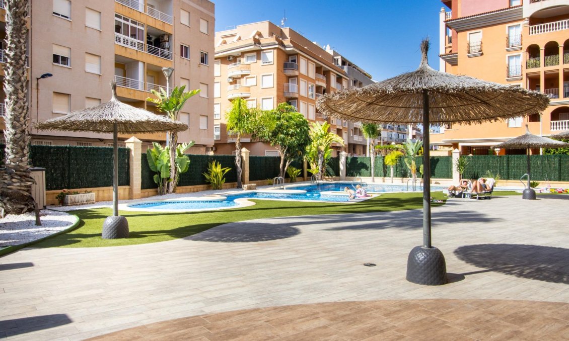 Segunda mano - Apartamento -
Torrevieja - Los Frutales