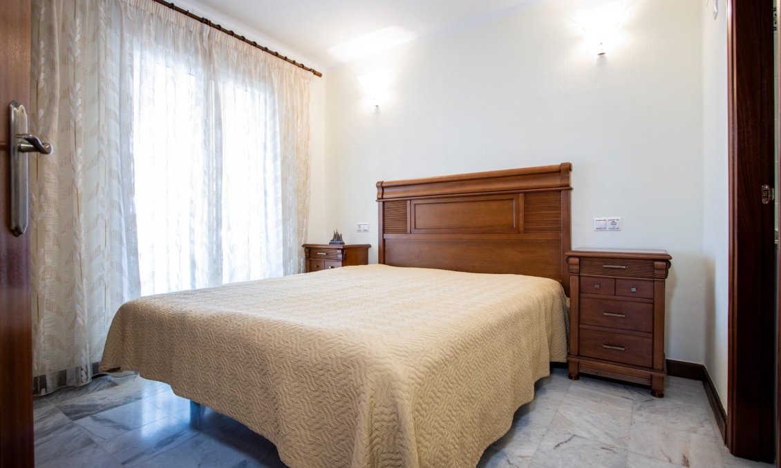 Segunda mano - Apartamento -
Torrevieja - Los Frutales