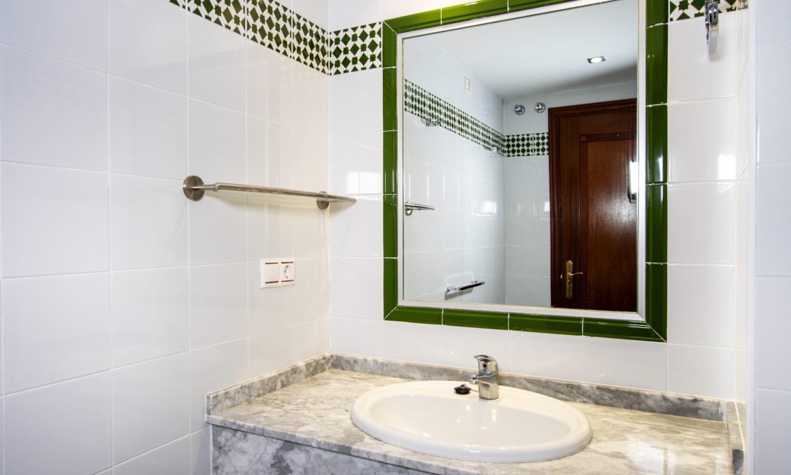 Segunda mano - Apartamento -
Torrevieja - Los Frutales