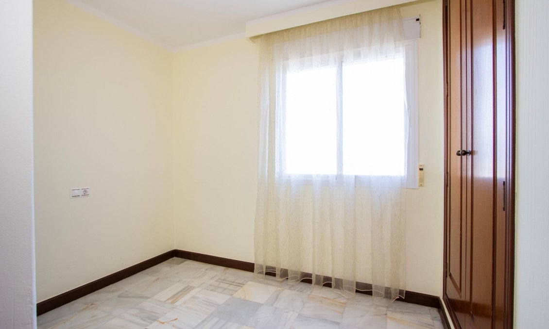 Segunda mano - Apartamento -
Torrevieja - Los Frutales