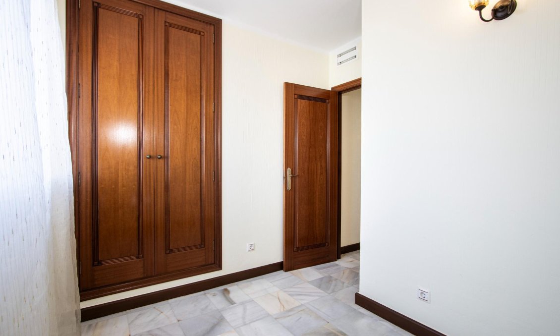 Segunda mano - Apartamento -
Torrevieja - Los Frutales